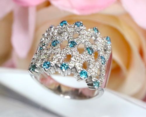 美品 K18WG ダイヤ/ブルーダイヤ(トリート)合計1.06ct リング 指輪